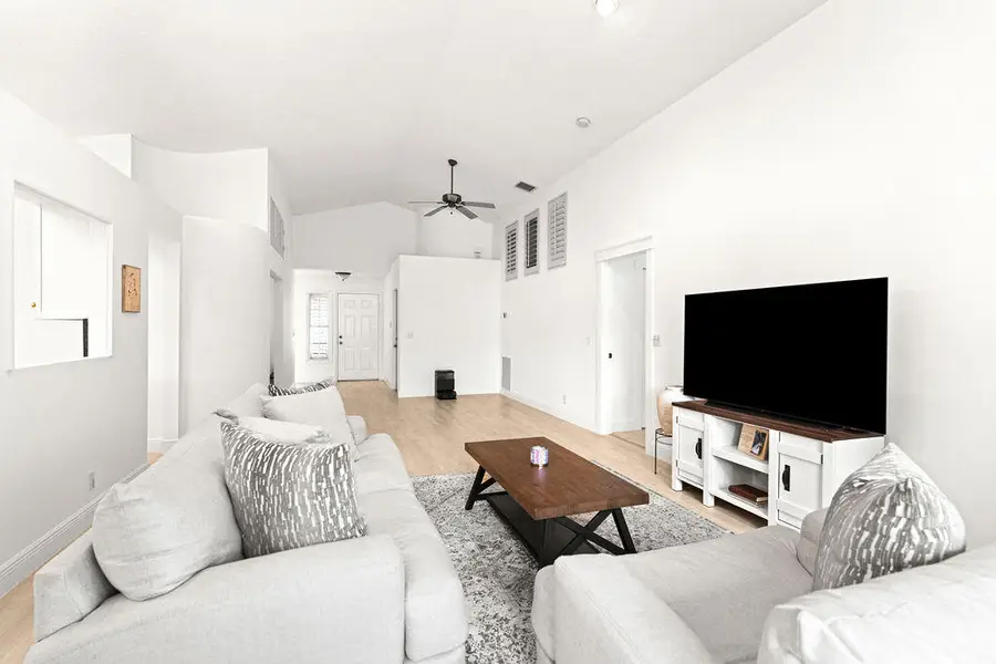 447 Woodview Circle, Palm Beach Gardens, FL 33418 - #3