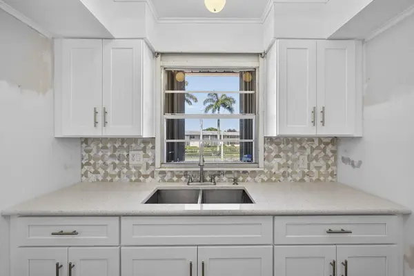 1 Golfs Edge F, West Palm Beach, FL 33417