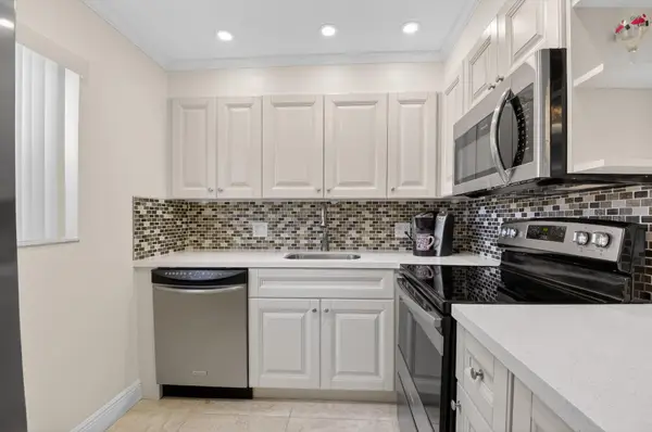 205 Flanders E, Delray Beach, FL 33484