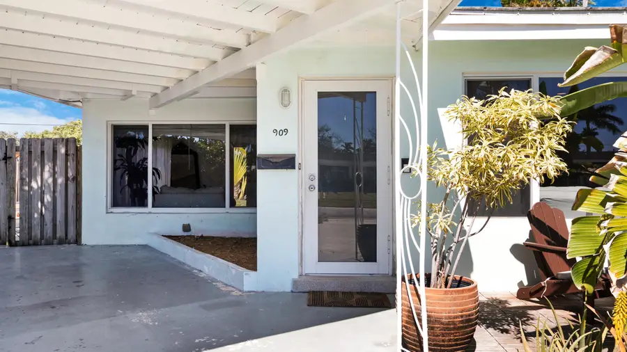 909 SE 16th Place, Deerfield Beach, FL 33441 - #2