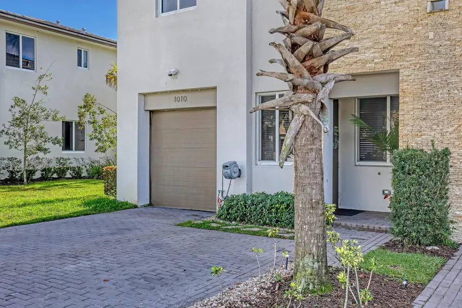 1010 Pioneer Way, Royal Palm Beach, FL 33411 - #2