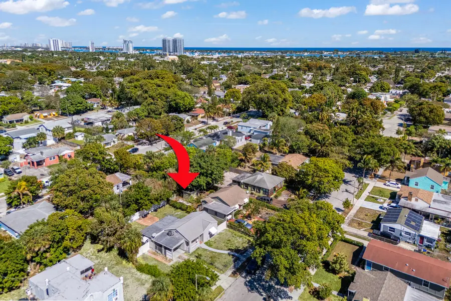 933 30th Court, West Palm Beach, FL 33407 - #2