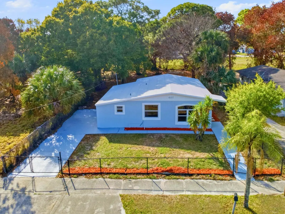 607 N 19th Street, Fort Pierce, FL 34950 - #1