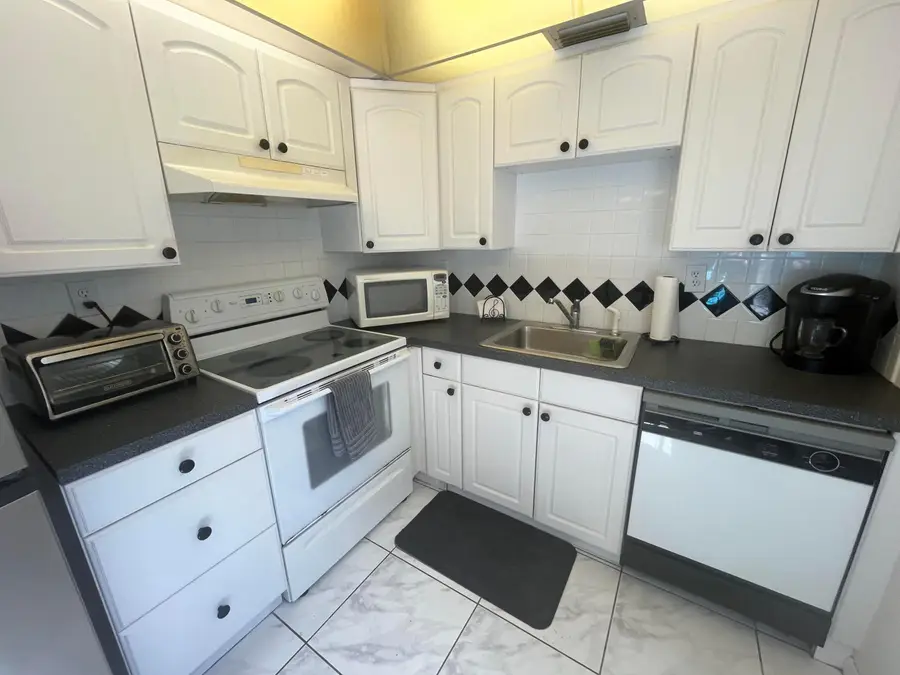 2 Flanders A, Delray Beach, FL 33484 - #2