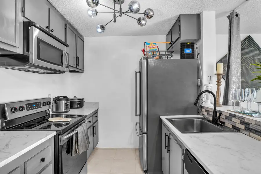 1423 Meadows Circle W, Boynton Beach, FL 33436 - #2