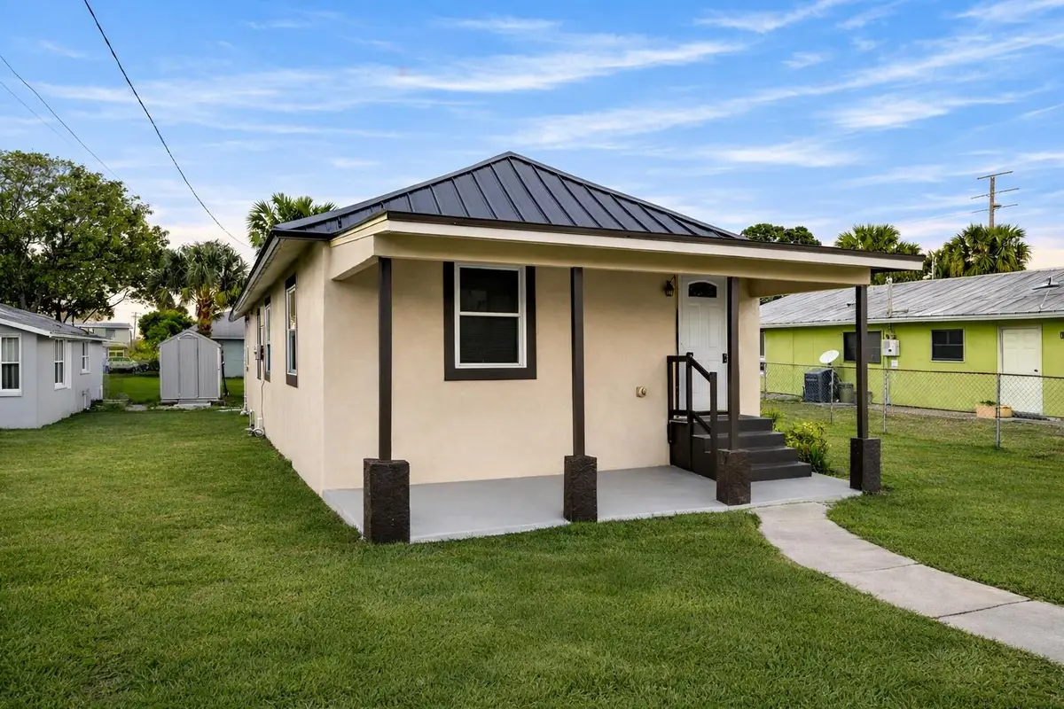 712 SE Bayou Avenue, Stuart, FL 34994 - #1