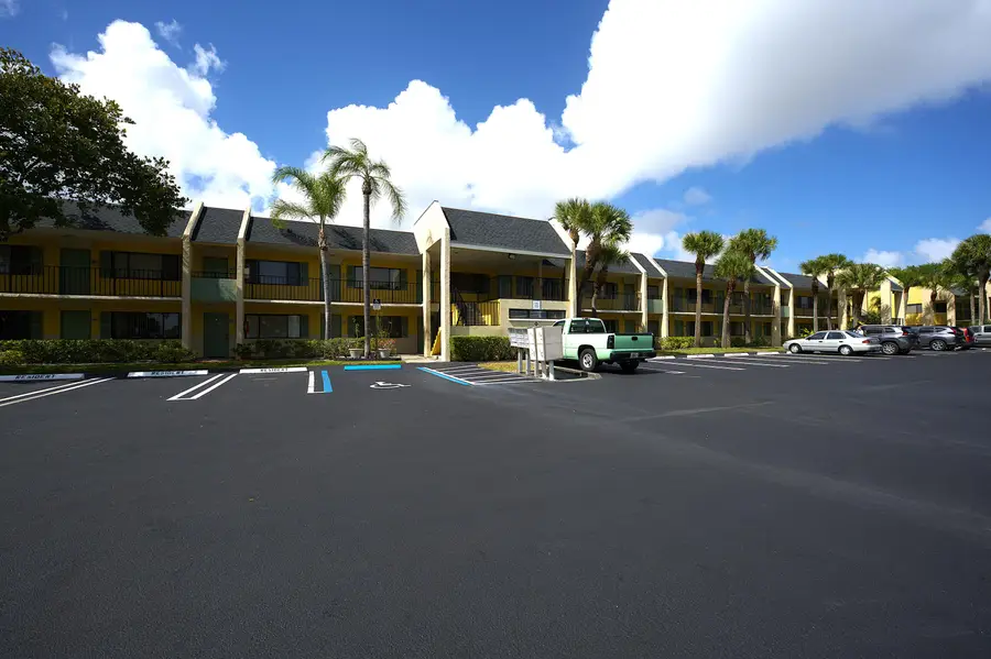 1509 Meadows Circle W, Boynton Beach, FL 33436 - #2