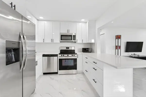 688 SW Lake Court, Boynton Beach, FL 33426