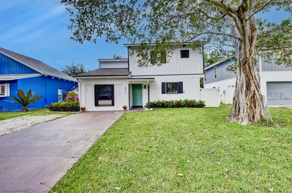 2474 Douglas Avenue, Delray Beach, FL 33444 BHGRE