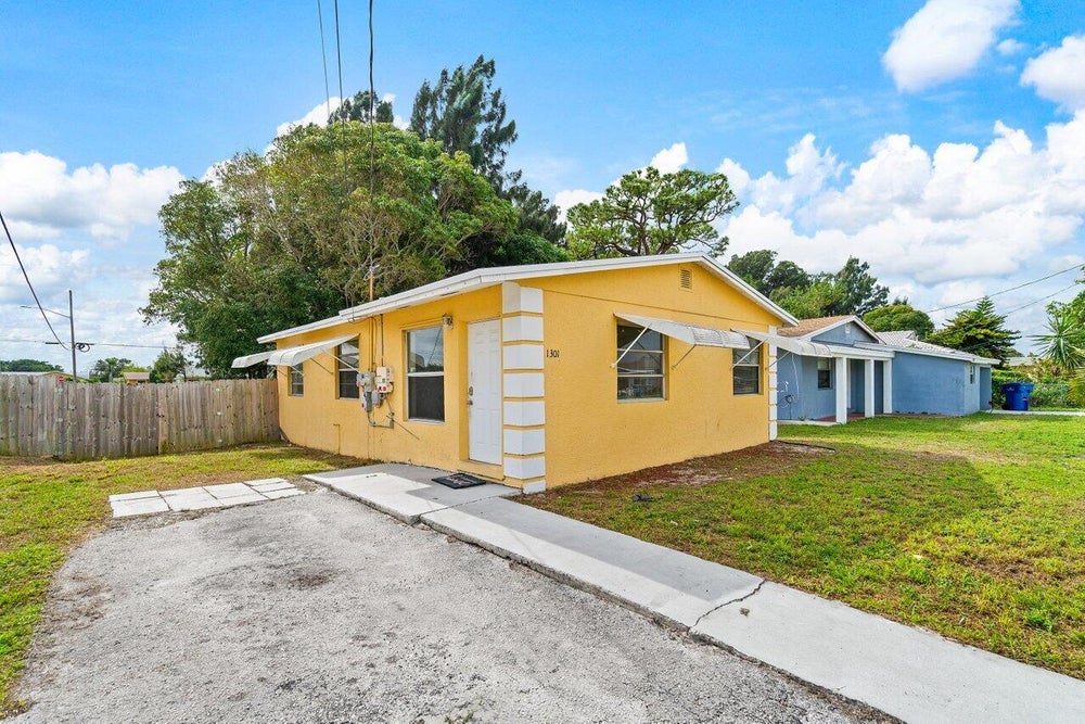 1301 W 28th Street, Riviera Beach, FL 33404 BHGRE