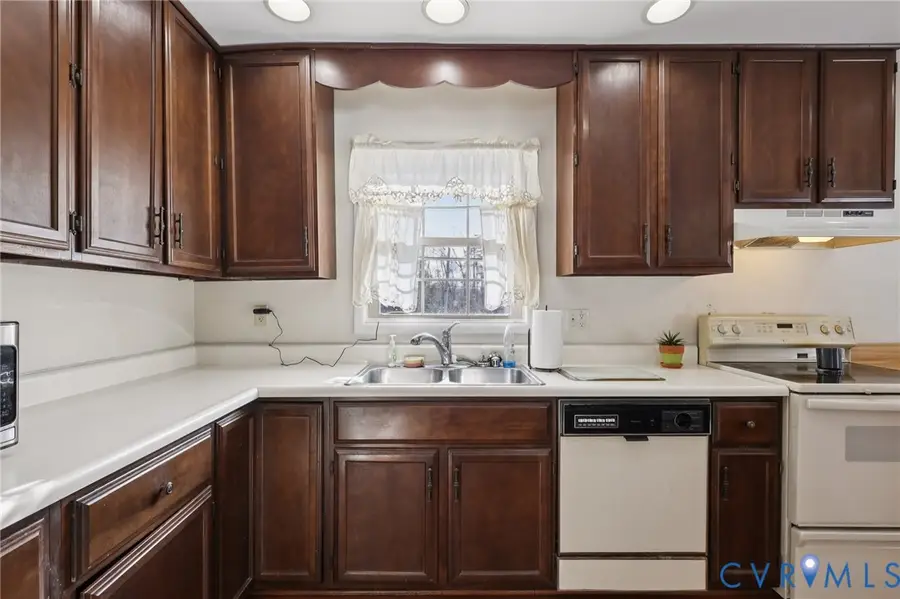 655 Holly Corner Road, Fredericksburg, VA 22406 - Image #2