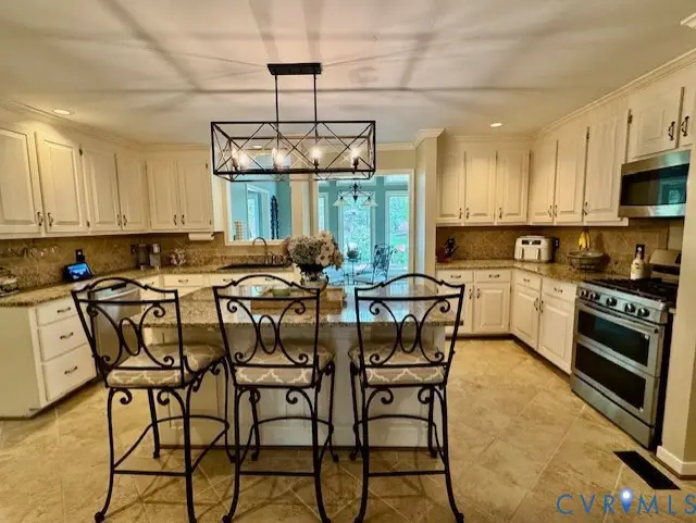 207 Farnham Dr, Clover Hill, VA 23236 - #3