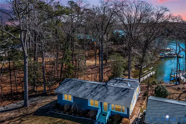 1302 S Glebe Road, Montross, VA 22520