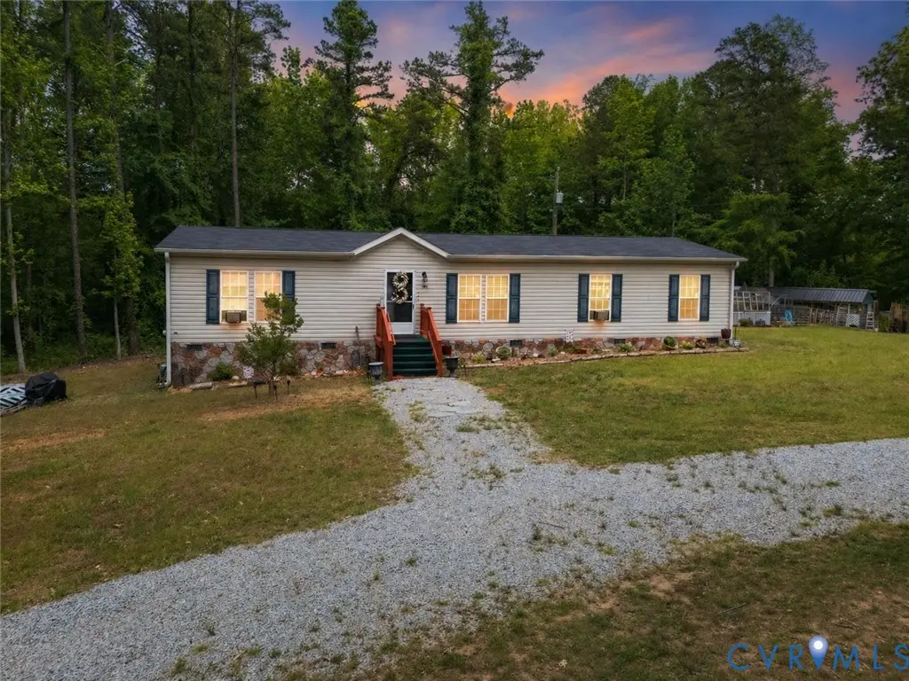 1370 Hunters Lane, Chase City, VA 23924 - #1