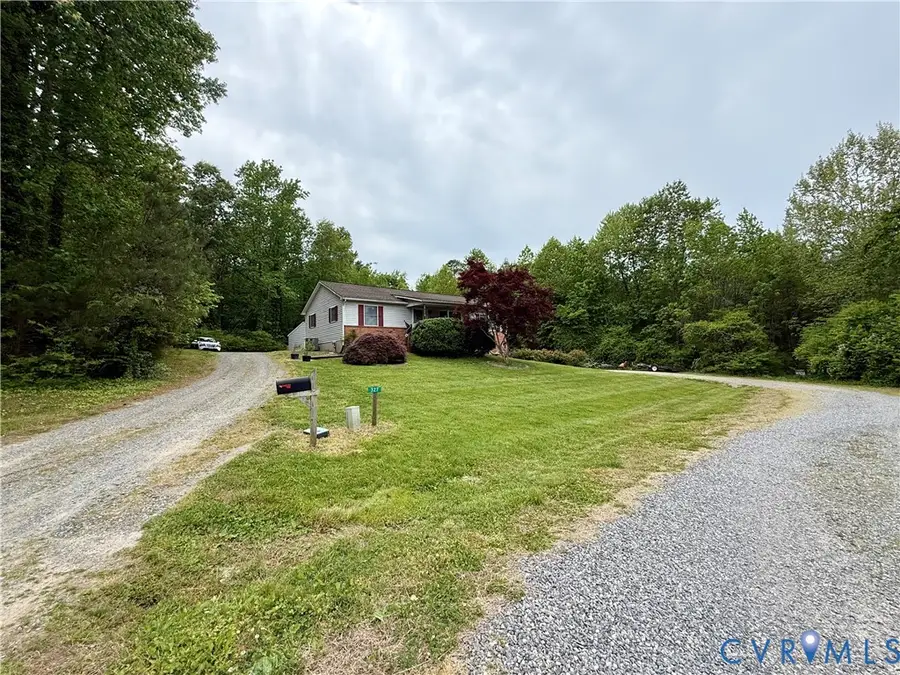 327 Gilbert Street, Kilmarnock, VA 22482 - #2
