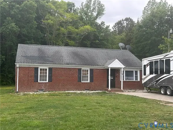 449 W Colonial Trail, Dendron, VA 23839