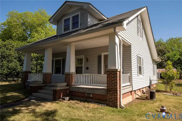 211 Dinwiddie Avenue, Blackstone, VA 23824
