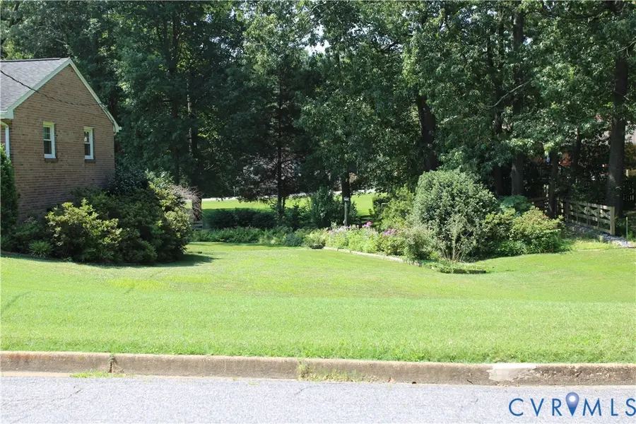 1117 Oakwood Drive, Colonial Heights, VA 23834 - #3