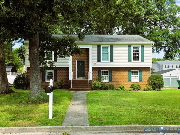 121 Huntington Road, Colonial Heights, VA 23834