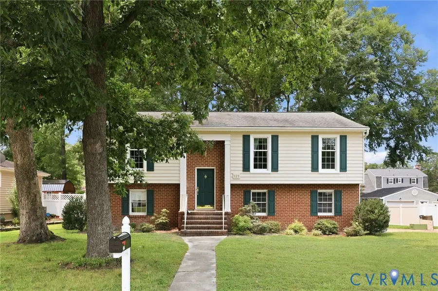 121 Huntington Road, Colonial Heights, VA 23834 - #3
