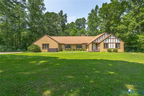 901 Oak Lane, Kilmarnock, VA 22482