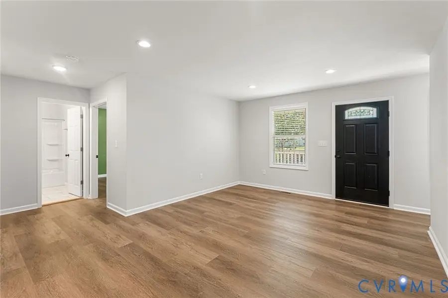 38 E Jefferson Avenue, Warsaw, VA 22572 - #2