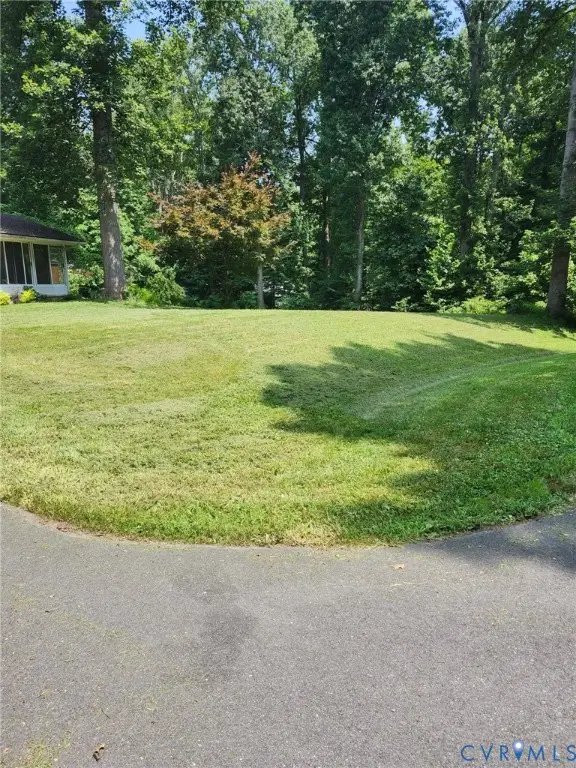 816 N Lakeshore Drive, Louisa, VA 23093 - #2