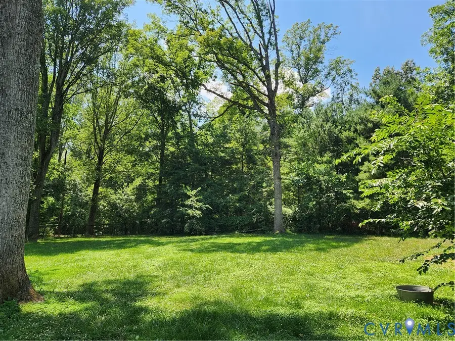 816 N Lakeshore Drive, Louisa, VA 23093 - #3