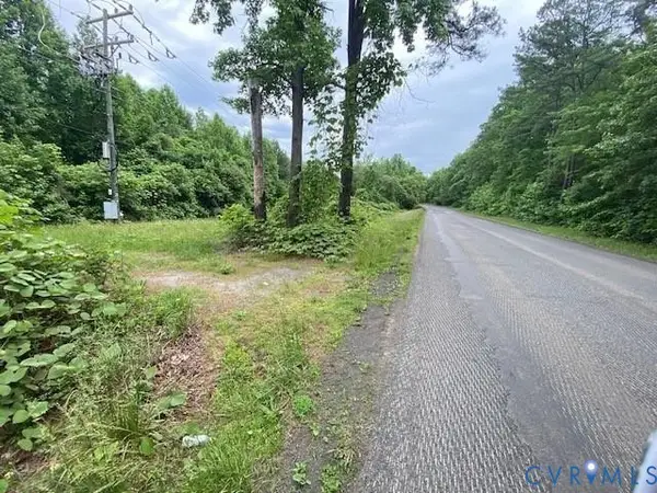 000 Davis Hwy, Louisa, VA 23039
