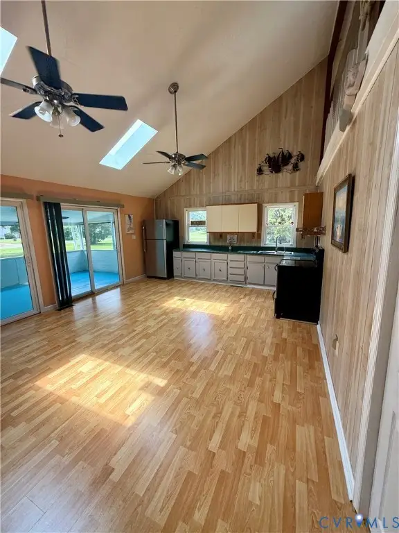 561 Shore Drive, Hartfield, VA 23071 - #2