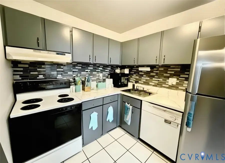 3205 Hunters Mill Drive, East Highland Park, VA 23223 - #3