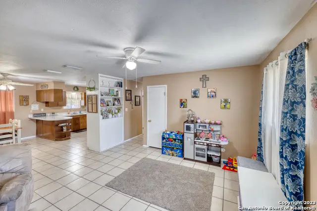 317 Studer Cr, Uvalde, TX 78801 - Image #2