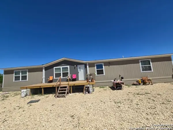 5581 Fm 1986, La Pryor, TX 78872