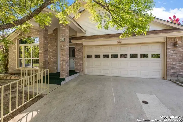 434 Vicksburg Ave, Kerrville, TX 78028 - #1