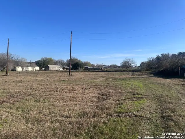 610 S 8th St, Stockdale, TX 78160 - #2