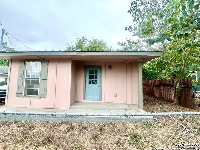 104 S 2nd St, Stockdale, TX 78160 - Image #2