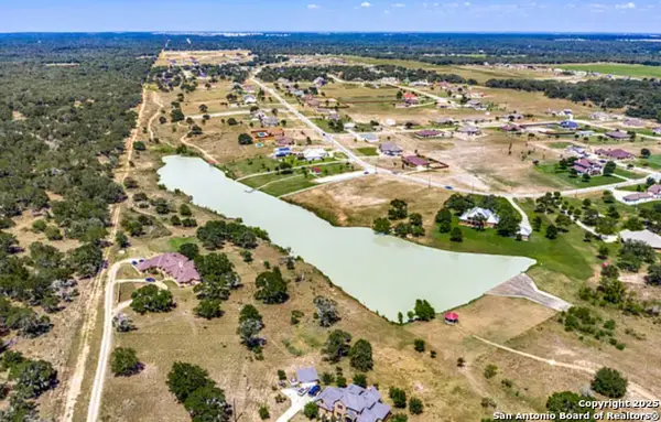 241 Abrego Lake, Floresville, TX 78114