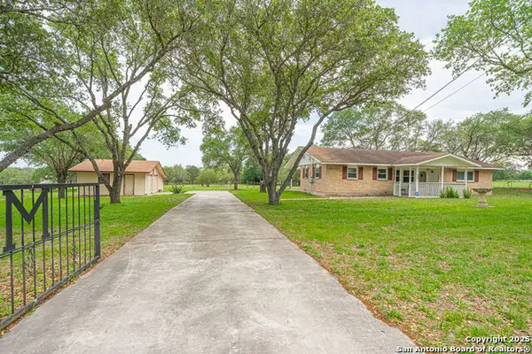 155 Ranch Country, La Vernia, TX 78121