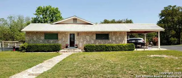 702 Schubert, Fredericksburg, TX 78624 - Image #2