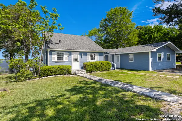 20505 Flat Creek Drive, Chandler, TX 75758