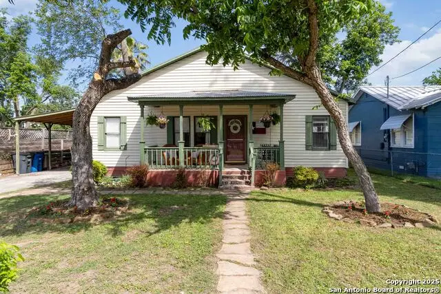 859 Pine St, New Braunfels, TX 78130 - Image #2