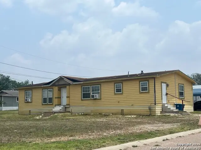 109 Rosa St, Three Rivers, TX 78071 - Image #1