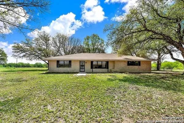 1212 County Road 337, La Vernia, TX 78121