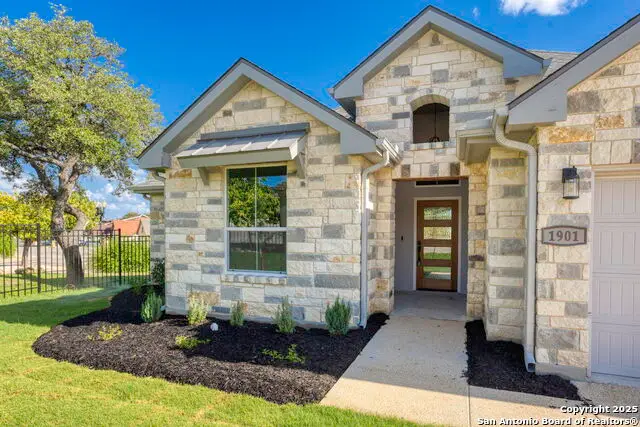1901 N Chateau Lane, Kerrville, TX 78028 - Image #2