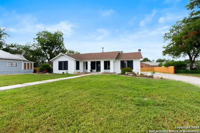 456 Magazine, New Braunfels, TX 78130 - Image #2