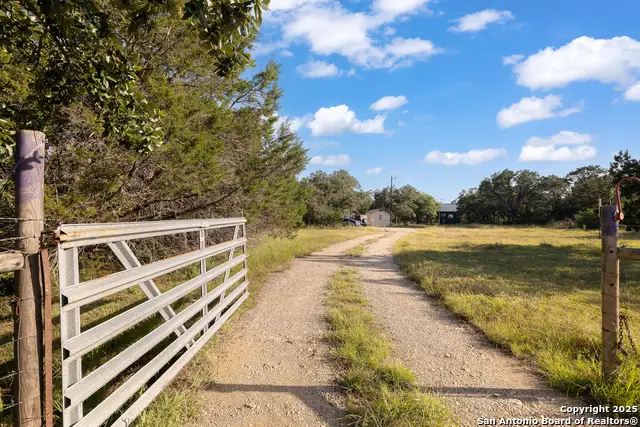 1060 Forest View Dr, Blanco, TX 78606 - Image #2