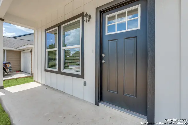 228 W Martindale St, Seguin, TX 78155 - Image #3