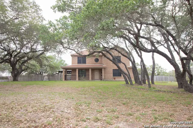 797 Killarney Rd, Floresville, TX 78114 - #1
