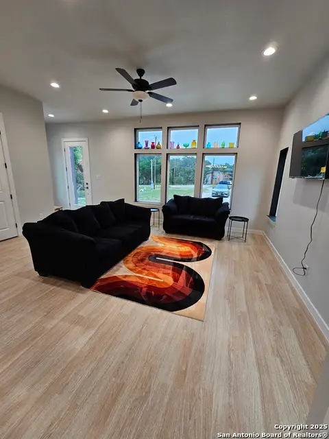 1963 Green Hill Dr, Canyon Lake, TX 78133