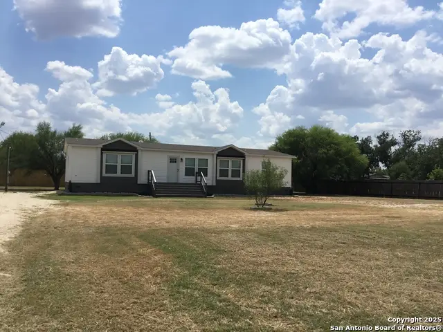 680 Se Front Ave, Sabinal, TX 78881 - Image #1
